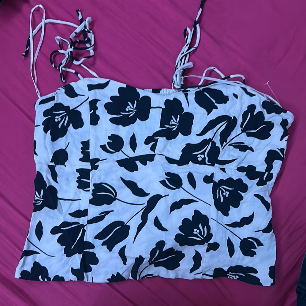 Old Navy Black and White Sleeveless Crop Camisole